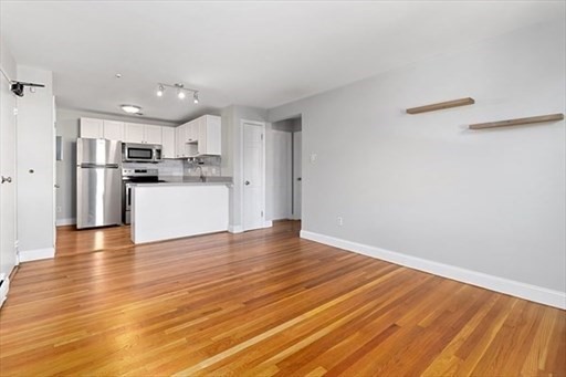 2 bed, 1 bath apartment for rent at 26 Carey Ave Unit 5, Watertown — photo 2 of 7