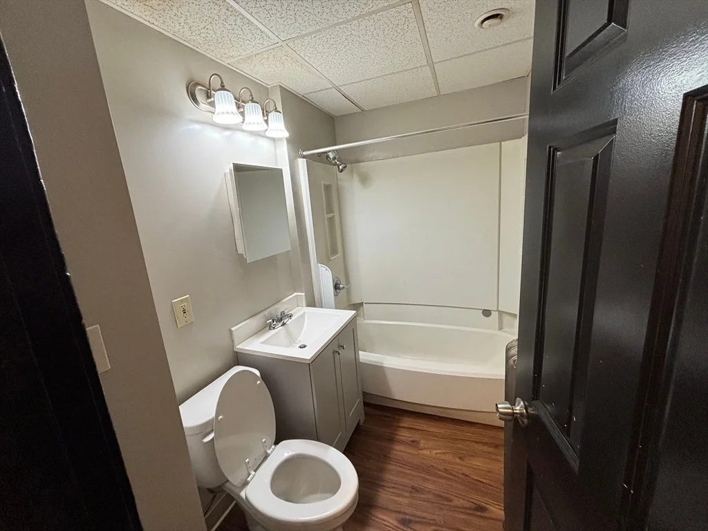 3 bed, 1 bath apartment for rent at 26 Catharine St Unit 4, Worcester — photo 28 of 33