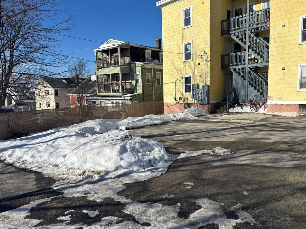 3 bed, 1 bath apartment for rent at 26 Catharine St Unit 4, Worcester — photo 6 of 33