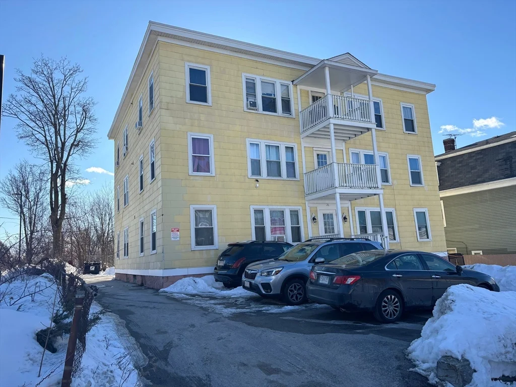 3 bed, 1 bath apartment for rent at 26 Catharine St Unit 4, Worcester — photo 1 of 33