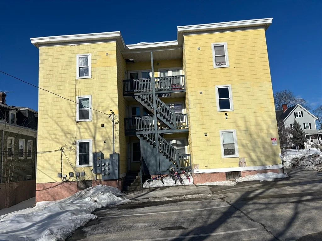 3 bed, 1 bath apartment for rent at 26 Catharine St Unit 4, Worcester — photo 8 of 33
