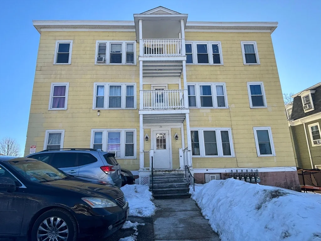 3 bed, 1 bath apartment for rent at 26 Catharine St Unit 4, Worcester — photo 2 of 33