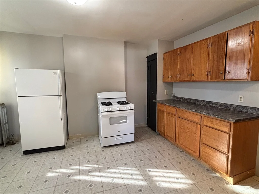 3 bed, 1 bath apartment for rent at 26 Catharine St Unit 4, Worcester — photo 21 of 33