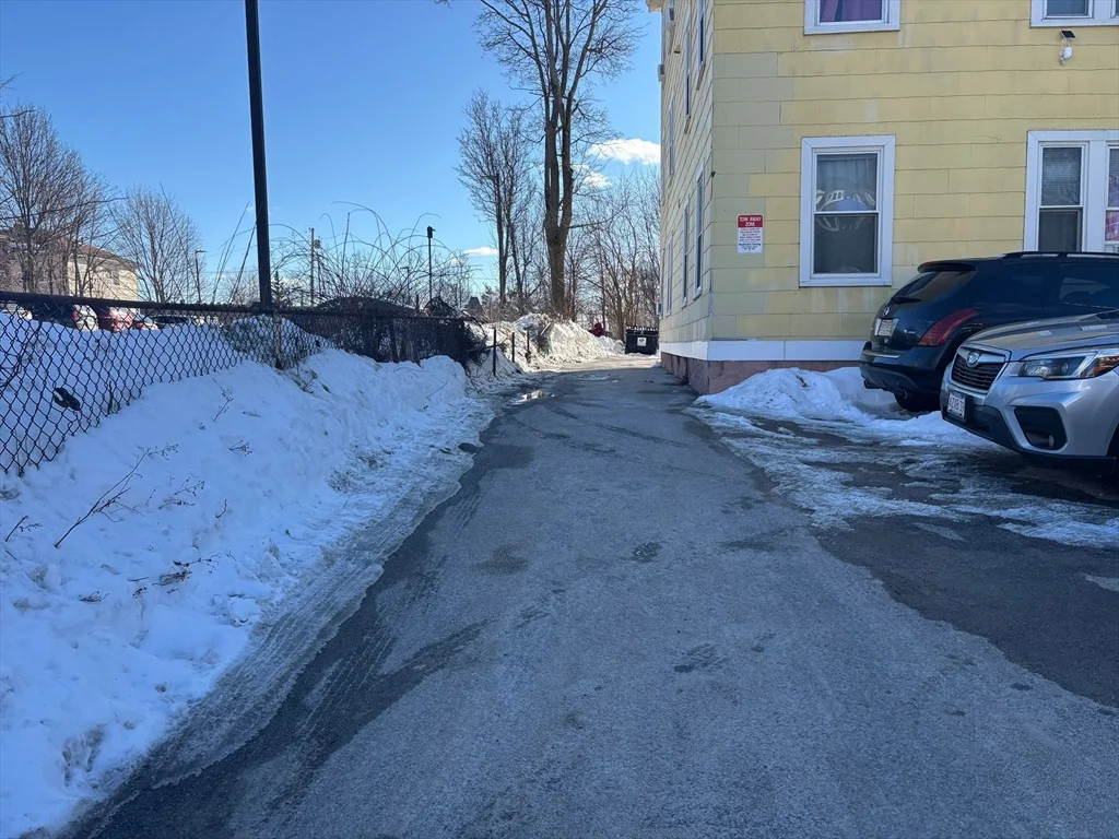 3 bed, 1 bath apartment for rent at 26 Catharine St Unit 4, Worcester — photo 4 of 33