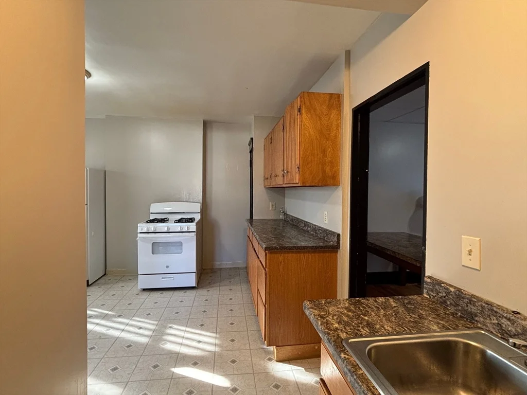 3 bed, 1 bath apartment for rent at 26 Catharine St Unit 4, Worcester — photo 25 of 33
