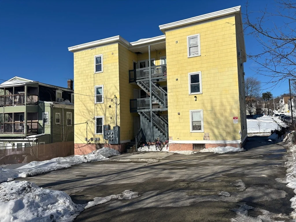 3 bed, 1 bath apartment for rent at 26 Catharine St Unit 4, Worcester — photo 7 of 33