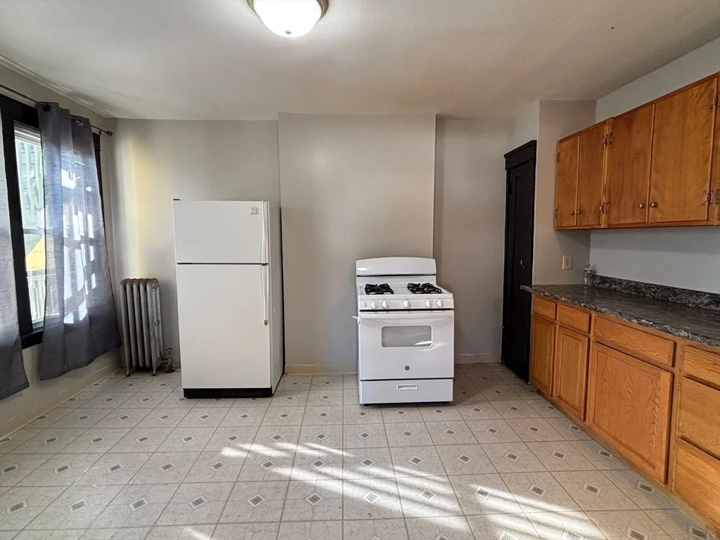 3 bed, 1 bath apartment for rent at 26 Catharine St Unit 4, Worcester — photo 20 of 33