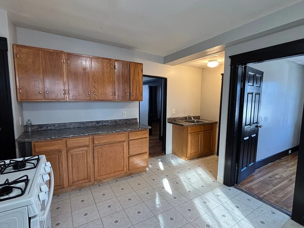 3 bed, 1 bath apartment for rent at 26 Catharine St Unit 4, Worcester — photo 19 of 33