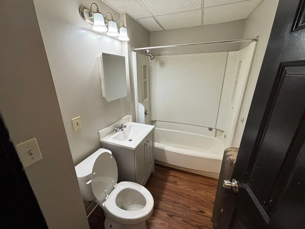 3 bed, 1 bath apartment for rent at 26 Catharine St Unit 4, Worcester — photo 26 of 33