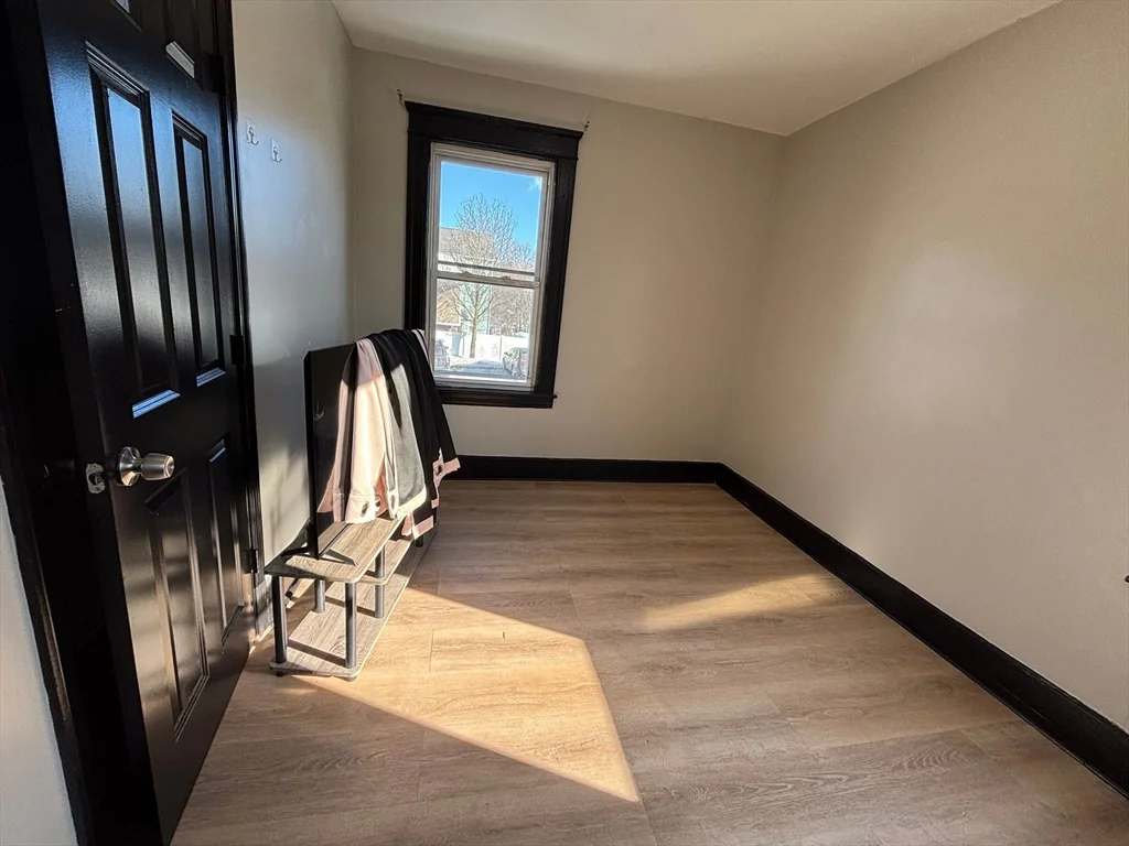 3 bed, 1 bath apartment for rent at 26 Catharine St Unit 4, Worcester — photo 30 of 33
