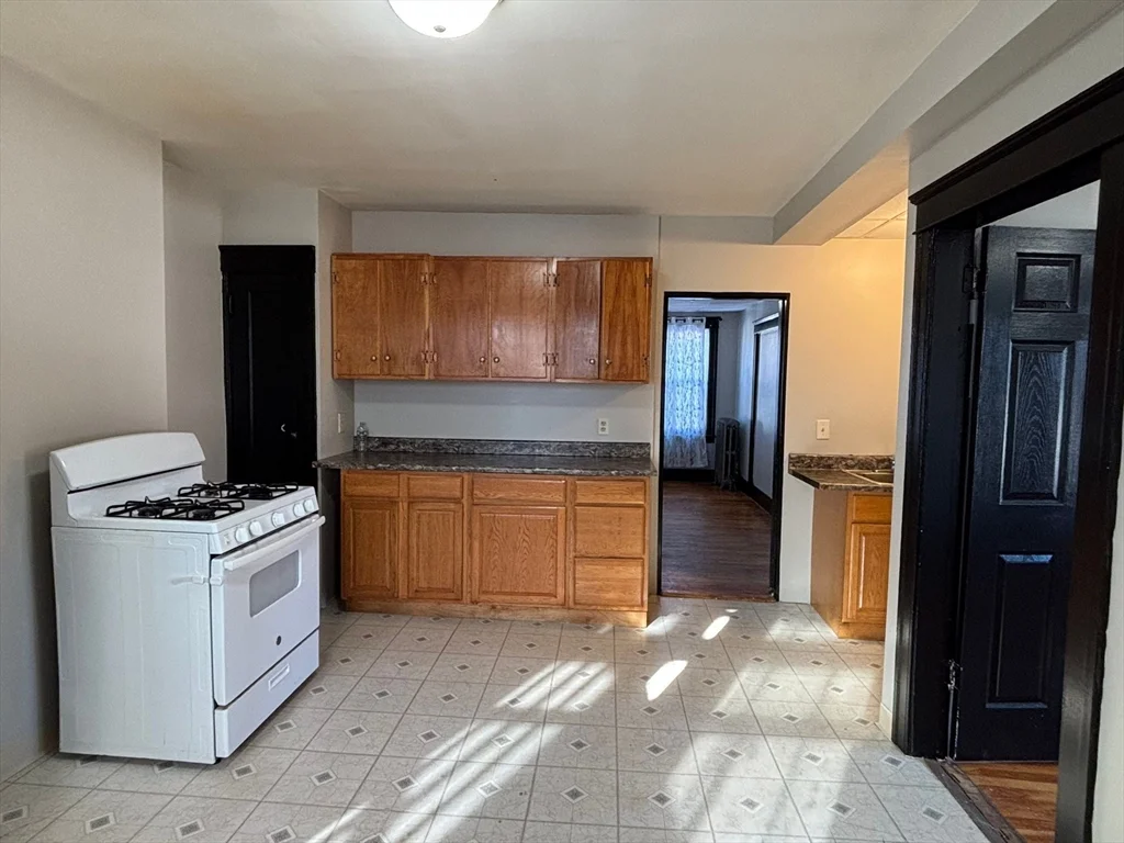 3 bed, 1 bath apartment for rent at 26 Catharine St Unit 4, Worcester — photo 18 of 33