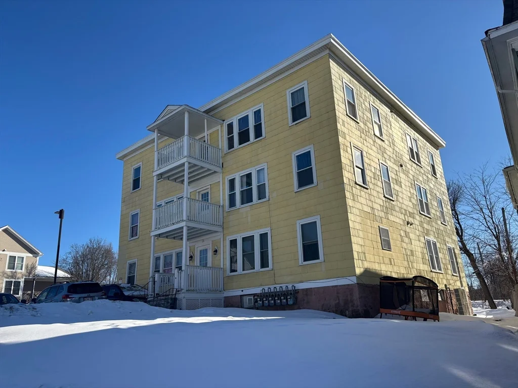 3 bed, 1 bath apartment for rent at 26 Catharine St Unit 4, Worcester — photo 3 of 33