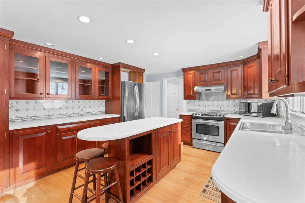 4 bed, 2 bath apartment for rent at 26 Cedar Hill Rd, Dover — photo 3 of 36
