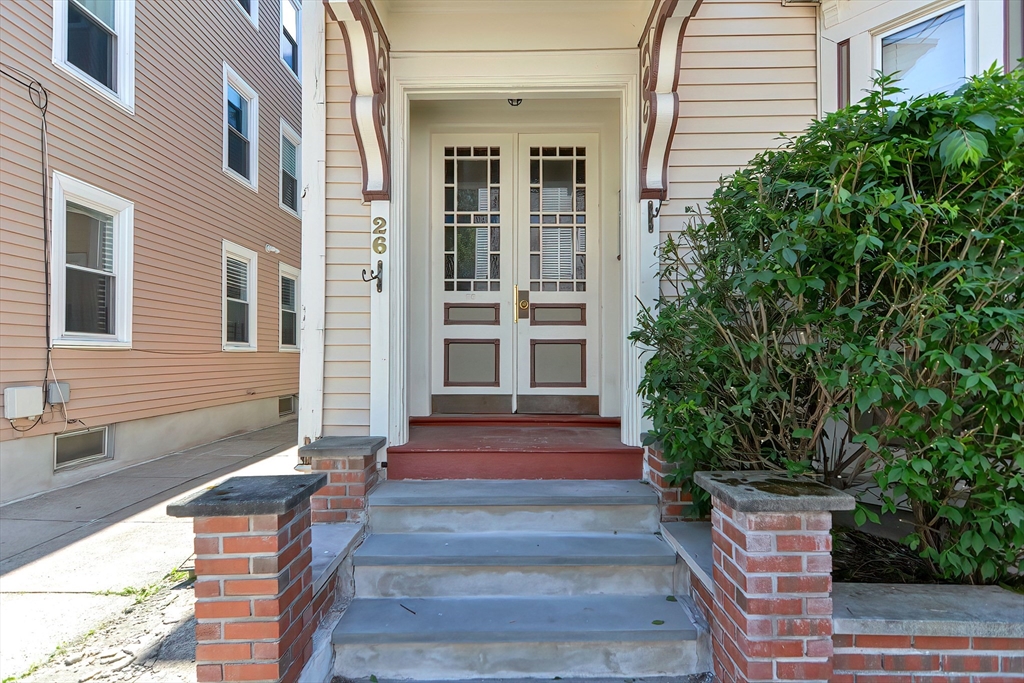 3 bed, 1 bath apartment for rent at 26 Chestnut Ave Unit 3, Jamaica Plain — photo 15 of 16