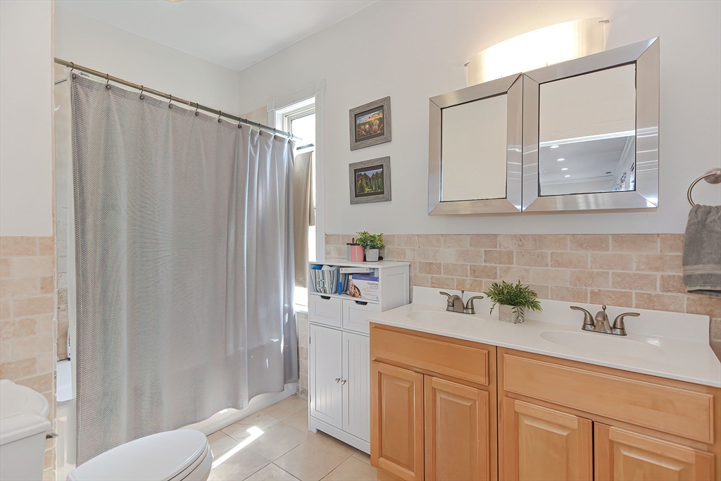 3 bed, 1 bath apartment for rent at 26 Chestnut Ave Unit 3, Jamaica Plain — photo 12 of 16