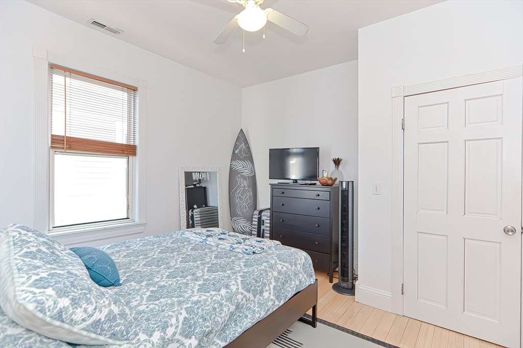 3 bed, 1 bath apartment for rent at 26 Chestnut Ave Unit 3, Jamaica Plain — photo 9 of 16
