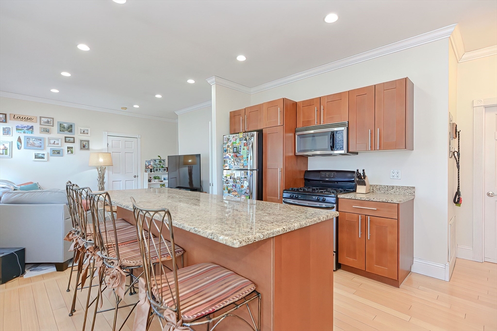 3 bed, 1 bath apartment for rent at 26 Chestnut Ave Unit 3, Jamaica Plain — photo 4 of 16