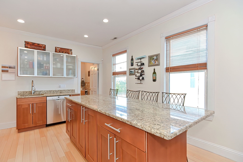 3 bed, 1 bath apartment for rent at 26 Chestnut Ave Unit 3, Jamaica Plain — photo 3 of 16