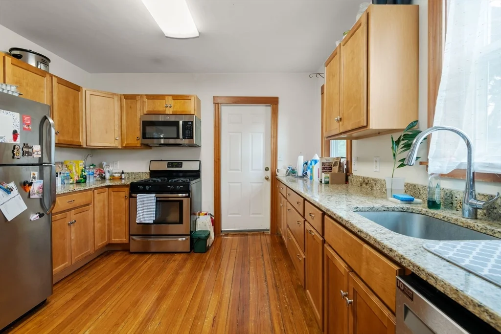 3 bed, 1 bath apartment for rent at 26 Chilton St Unit 3, West Cambridge — photo 2 of 17