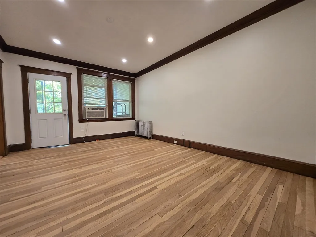 2 bed, 1 bath apartment for rent at 26 Chiswick Rd Unit 13, Brighton — photo 2 of 11