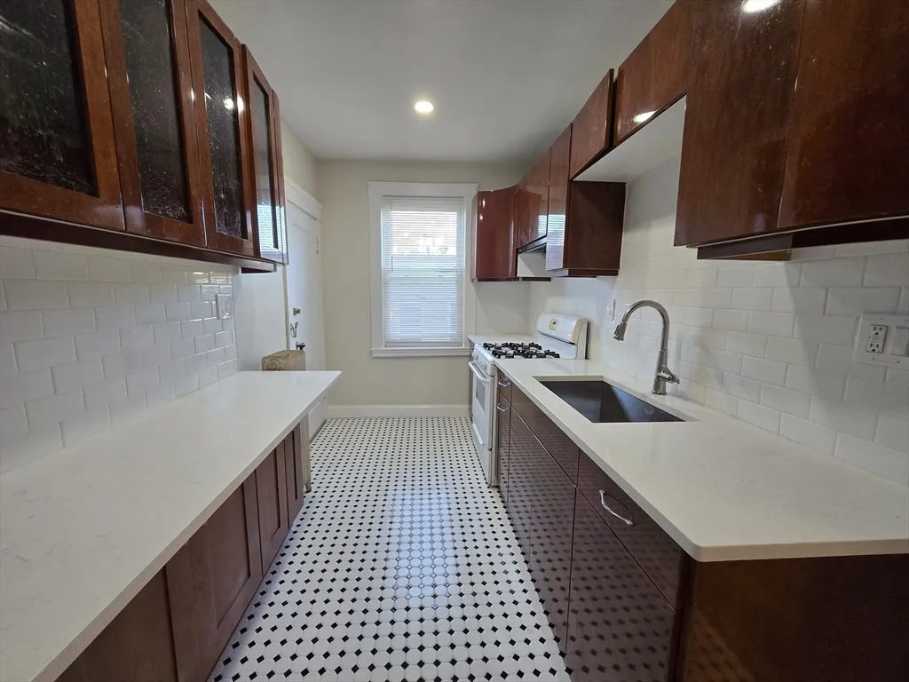 2 bed, 1 bath apartment for rent at 26 Chiswick Rd Unit 13, Brighton — photo 3 of 11