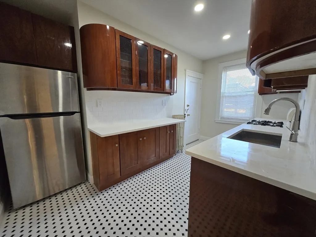 2 bed, 1 bath apartment for rent at 26 Chiswick Rd Unit 13, Brighton — photo 4 of 11