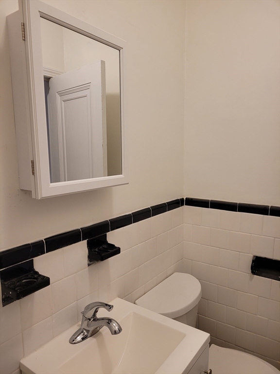 Studio bed, 1 bath apartment for rent at 26 Chiswick Rd Unit 5, Brighton — photo 6 of 7