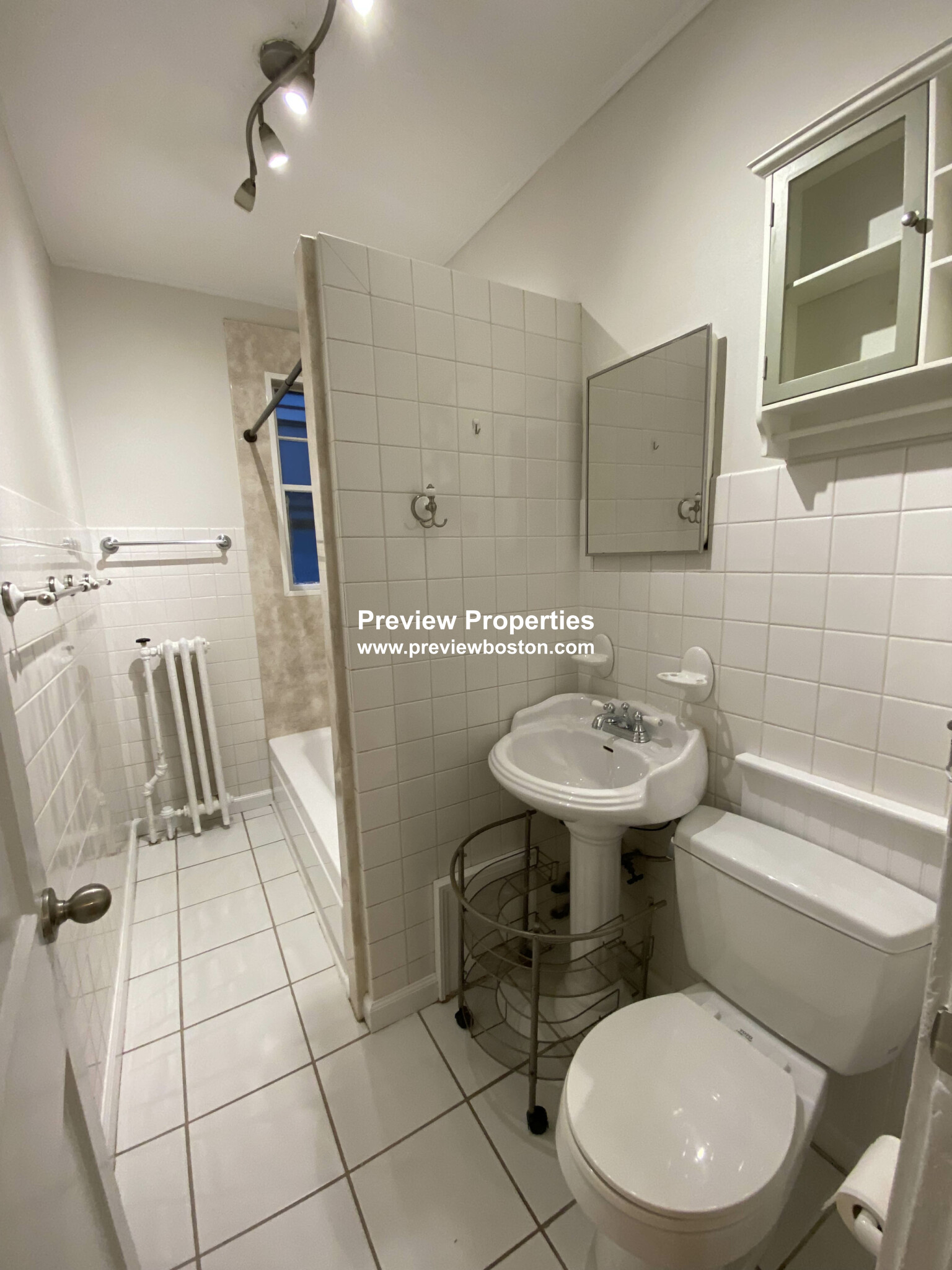 3 bed, 1 bath apartment for rent at 26 Chiswick Rd Unit 8, Brighton — photo 11 of 33