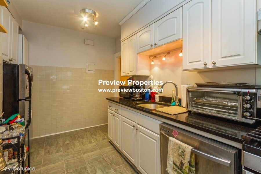 3 bed, 1 bath apartment for rent at 26 Chiswick Rd Unit 8, Brighton — photo 6 of 33