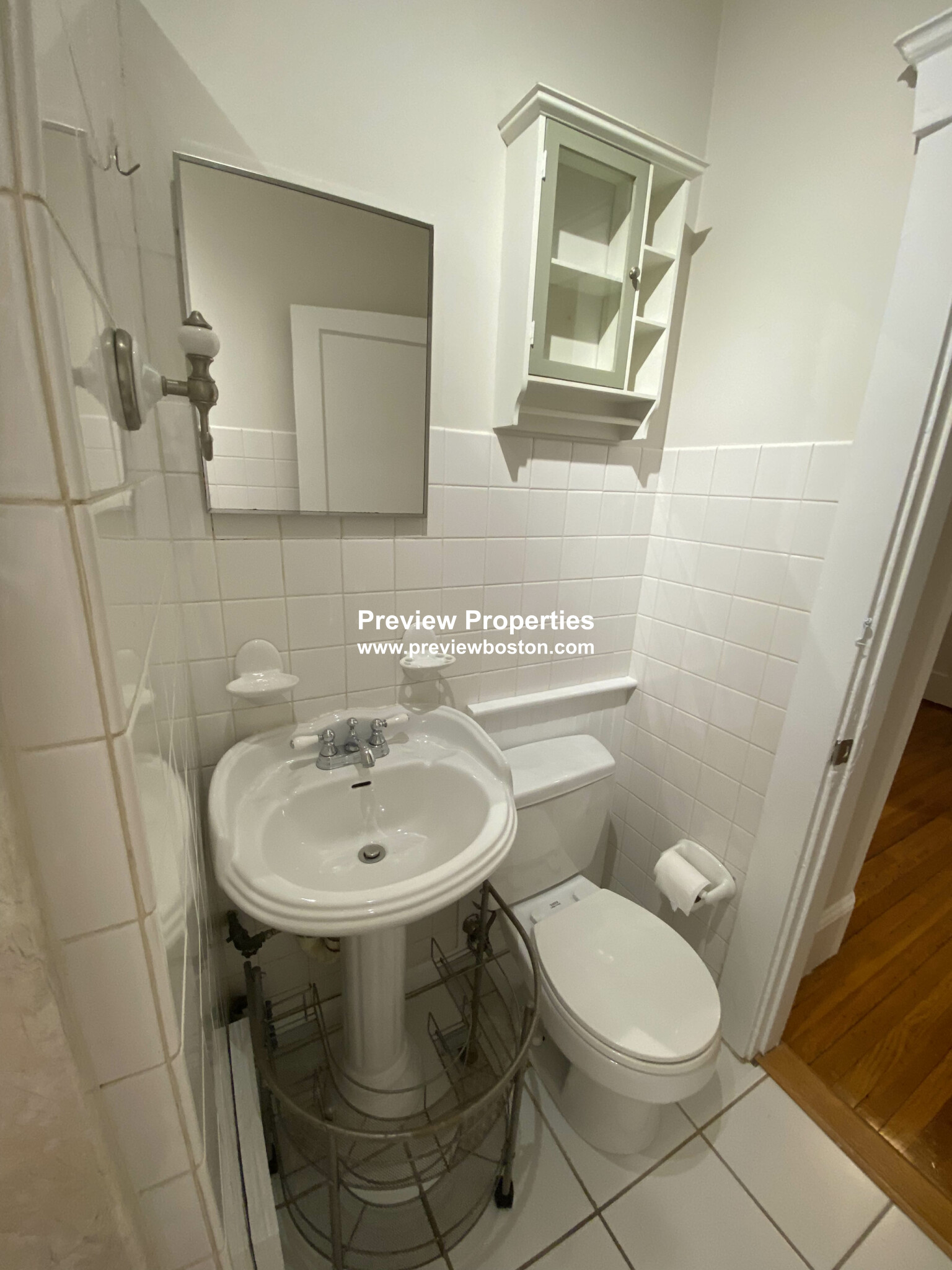 3 bed, 1 bath apartment for rent at 26 Chiswick Rd Unit 8, Brighton — photo 14 of 33