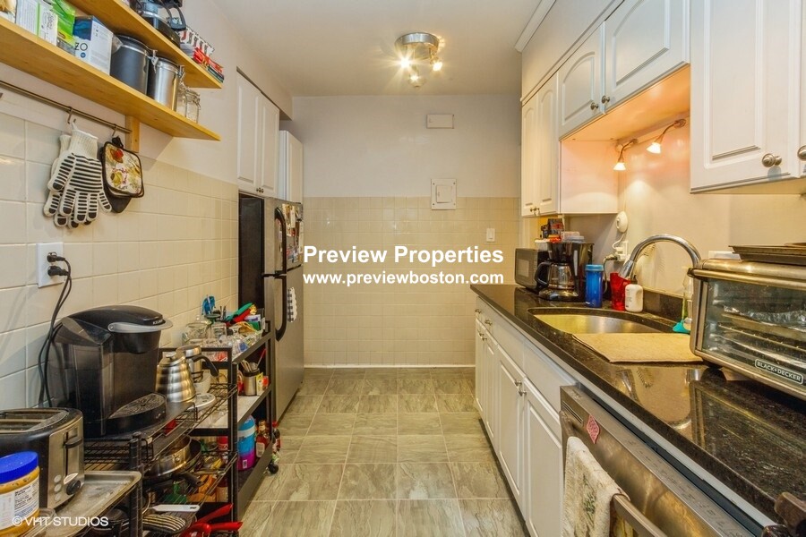 3 bed, 1 bath apartment for rent at 26 Chiswick Rd Unit 8, Brighton — photo 7 of 33