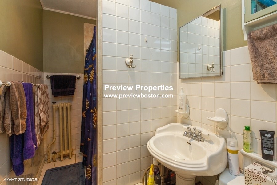 3 bed, 1 bath apartment for rent at 26 Chiswick Rd Unit 8, Brighton — photo 15 of 33