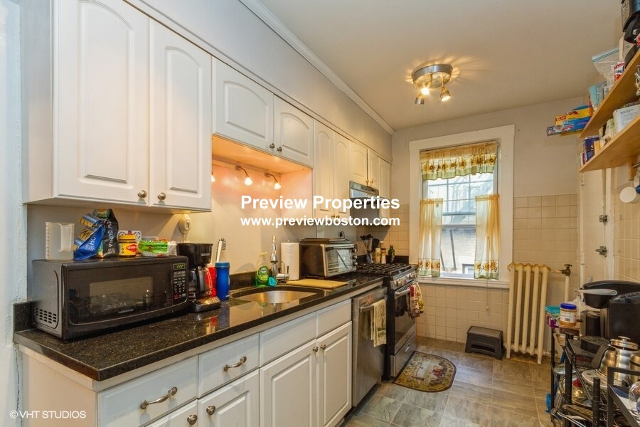 3 bed, 1 bath apartment for rent at 26 Chiswick Rd Unit 8, Brighton — photo 5 of 33