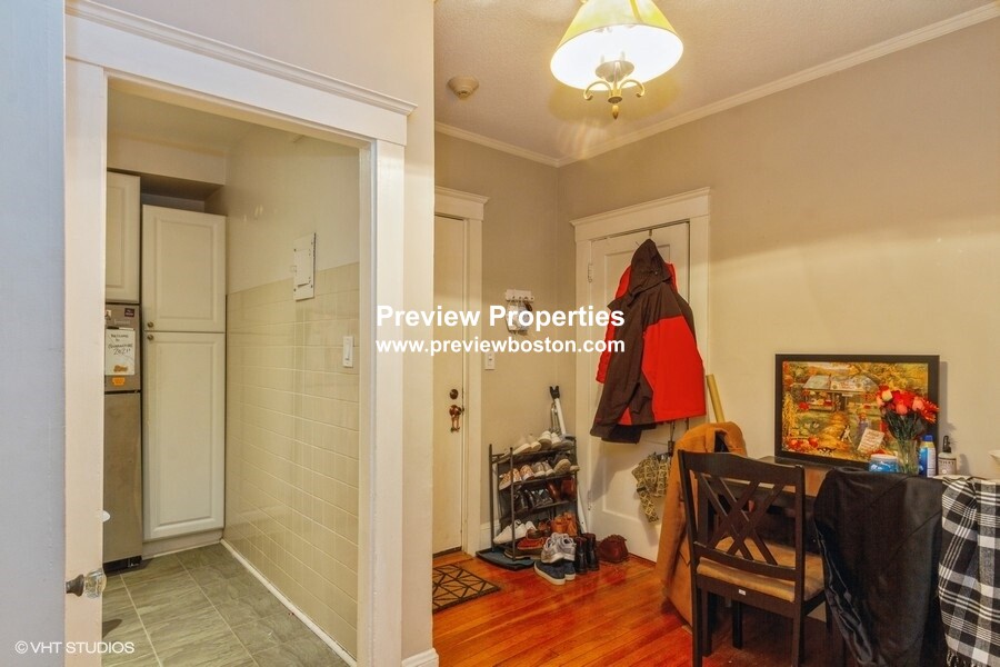 3 bed, 1 bath apartment for rent at 26 Chiswick Rd Unit 8, Brighton — photo 30 of 33