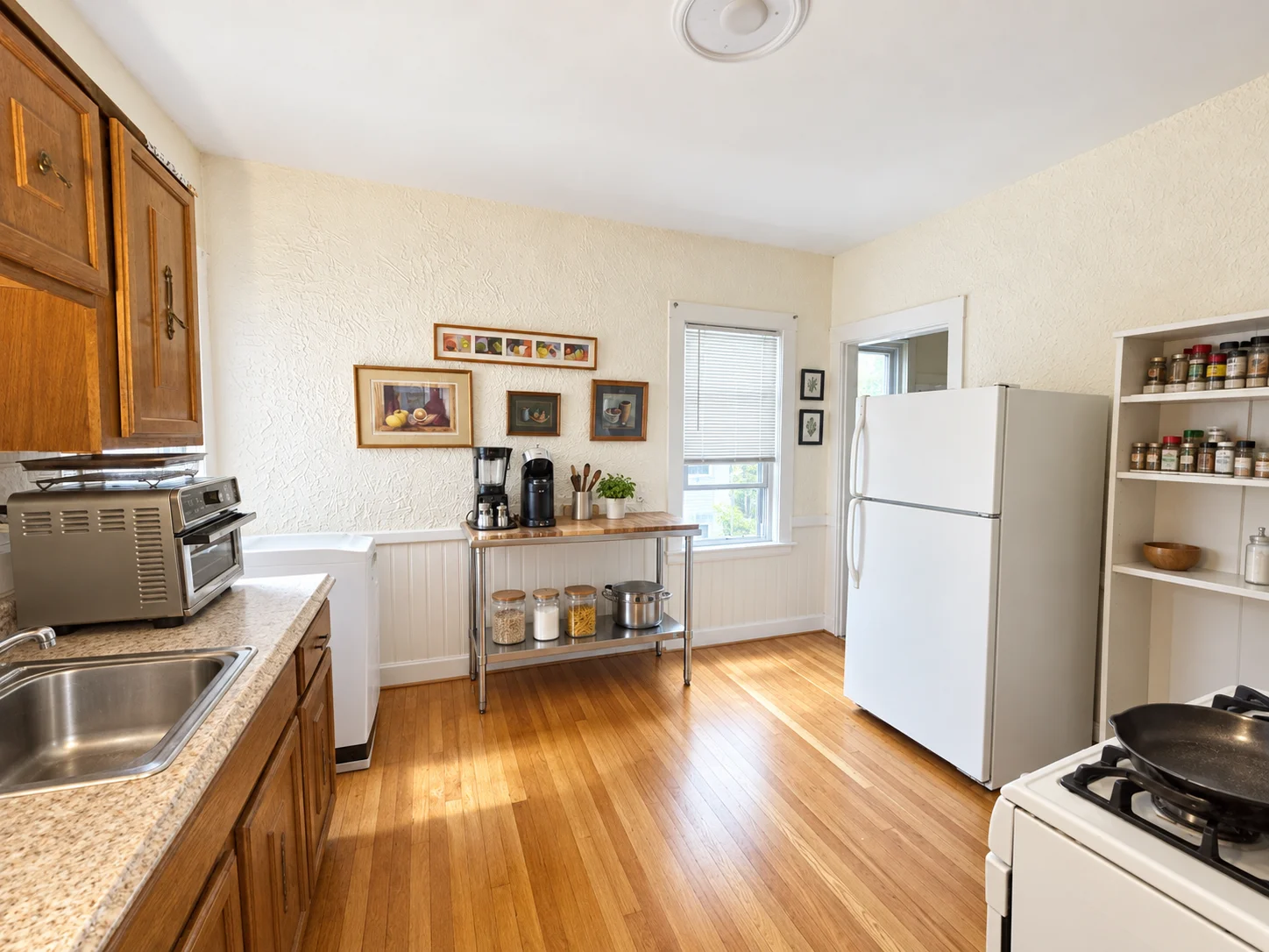 2 bed, 1 bath apartment for rent at 26 Claremon St Unit 1, Teele Square — photo 4 of 9
