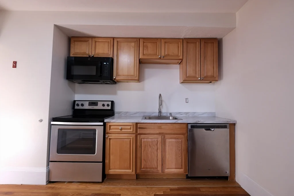 4 bed, 2 bath apartment for rent at 26 Cleveland St Unit A, Dedham — photo 8 of 28