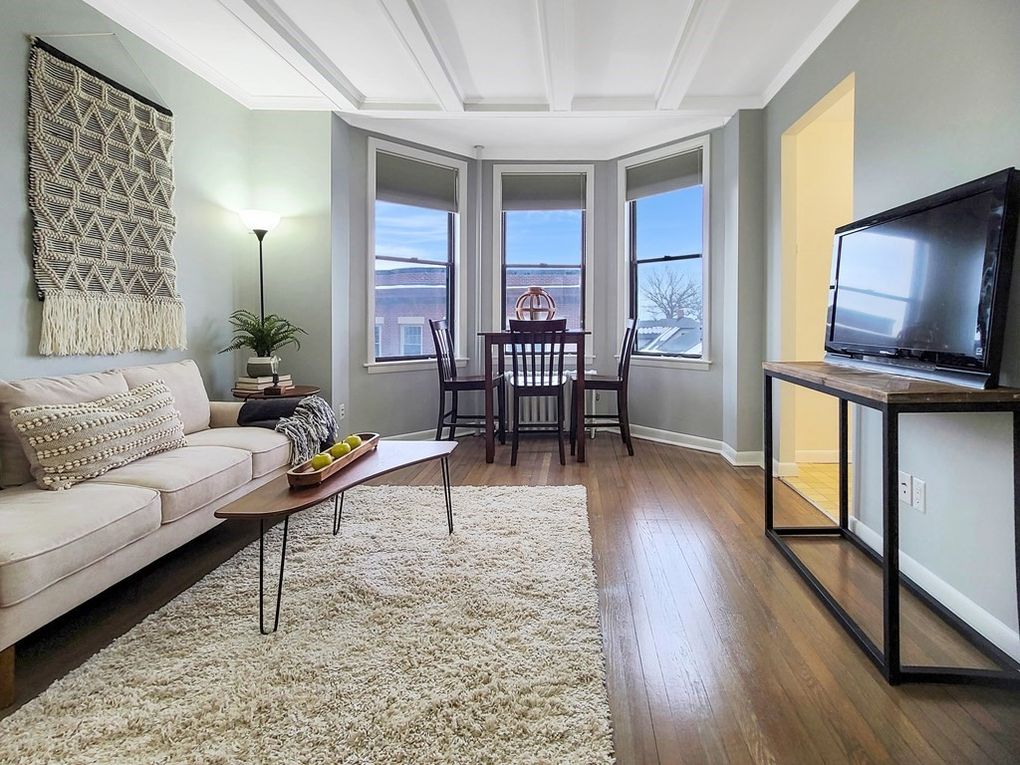 1 bed, 1 bath apartment for rent at 26 Commonwealth Ter Unit 14, Brighton — photo 3 of 13
