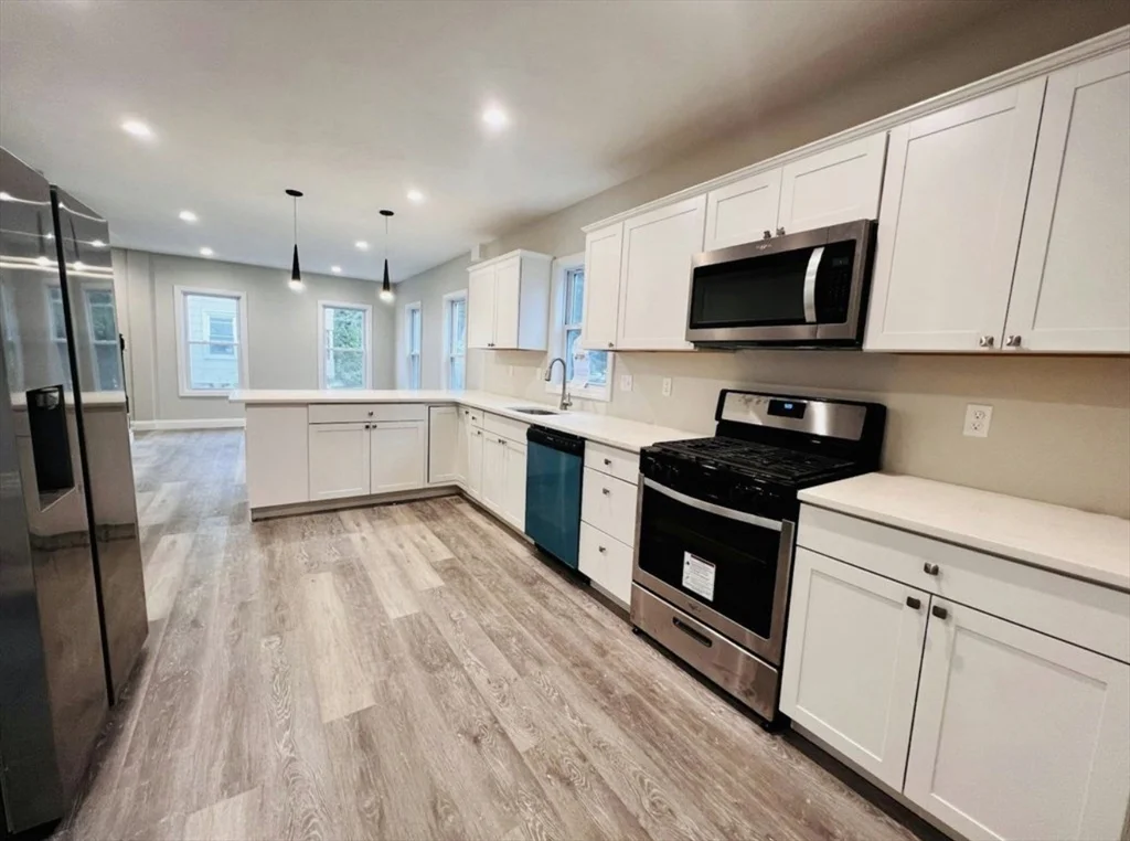 4 bed, 2 bath apartment for rent at 26 Crescent St Unit 26, Quincy — photo 1 of 9