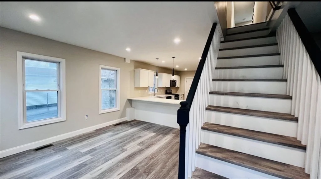 4 bed, 2 bath apartment for rent at 26 Crescent St Unit 26, Quincy — photo 4 of 9