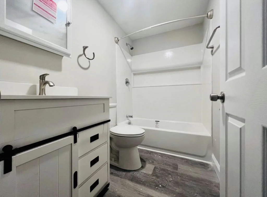 4 bed, 2 bath apartment for rent at 26 Crescent St Unit 26, Quincy — photo 5 of 9