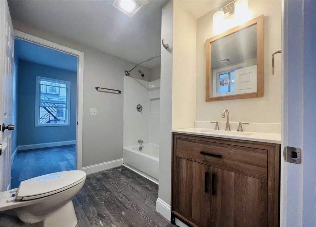 4 bed, 2 bath apartment for rent at 26 Crescent St Unit 26, Quincy — photo 2 of 9