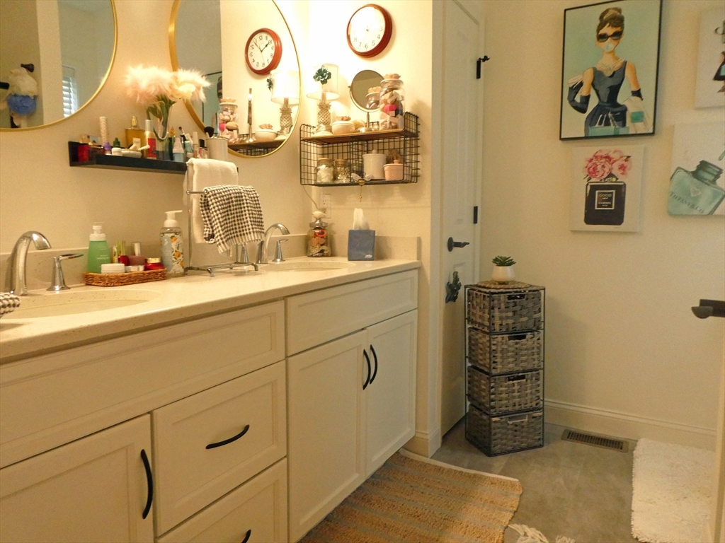 3 bed, 2 bath apartment for rent at 26 Daisy Ln Unit Condo, Plymouth — photo 23 of 35