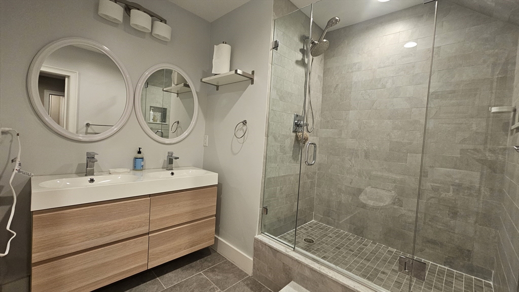 2 bed, 2 bath apartment for rent at 26 Dana St Unit 1, Winter Hill — photo 15 of 21