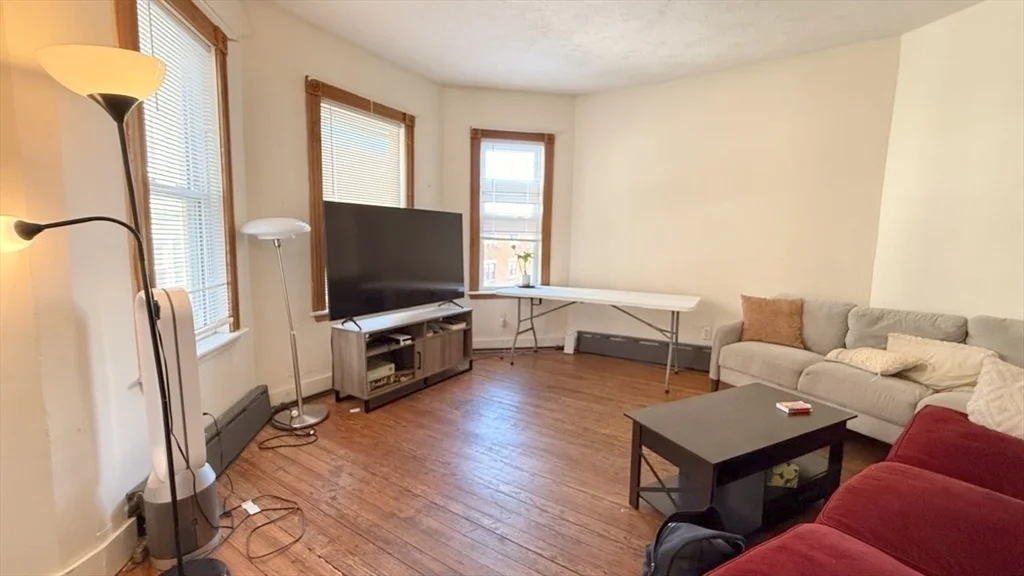 3 bed, 1 bath apartment for rent at 26 Darling Unit 1, Mission Hill — photo 3 of 26