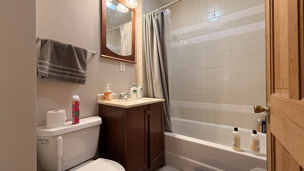 3 bed, 1 bath apartment for rent at 26 Darling Unit 1, Mission Hill — photo 4 of 26