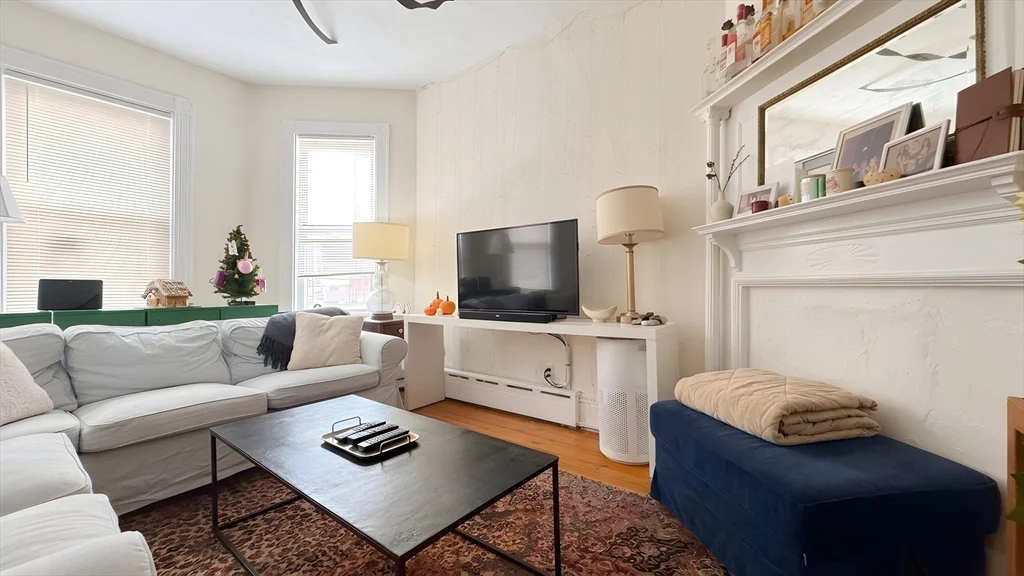 4 bed, 1 bath apartment for rent at 26 Darling Unit 2, Mission Hill — photo 3 of 15