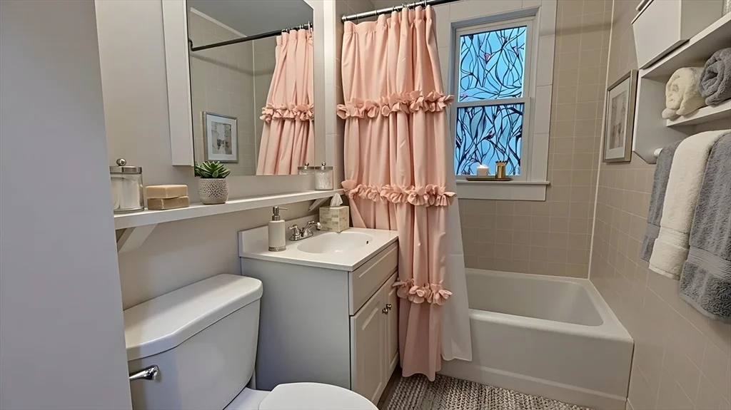 4 bed, 1 bath apartment for rent at 26 Darling Unit 2, Mission Hill — photo 4 of 15