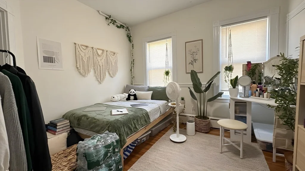 4 bed, 1 bath apartment for rent at 26 Darling Unit 2, Mission Hill — photo 6 of 15