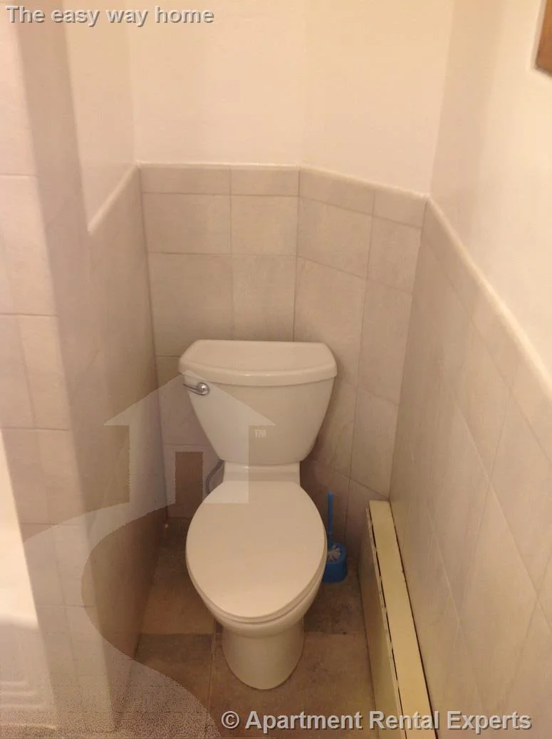 3 bed, 1 bath apartment for rent at 26 Dover St Unit 2, Davis Square — photo 6 of 23