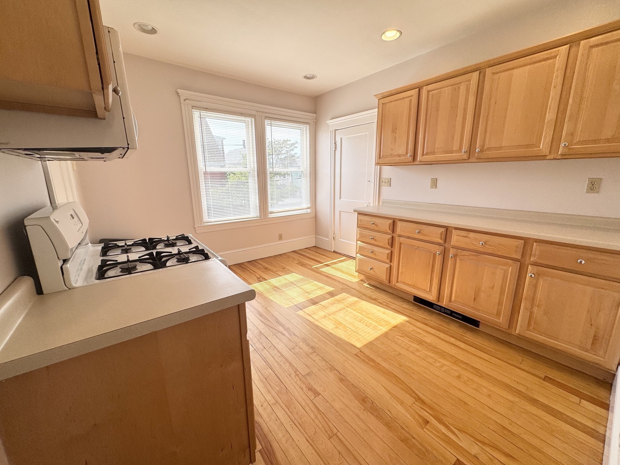 2 bed, 1 bath apartment for rent at 26 Emerald St Unit 0, Medford — photo 1 of 7